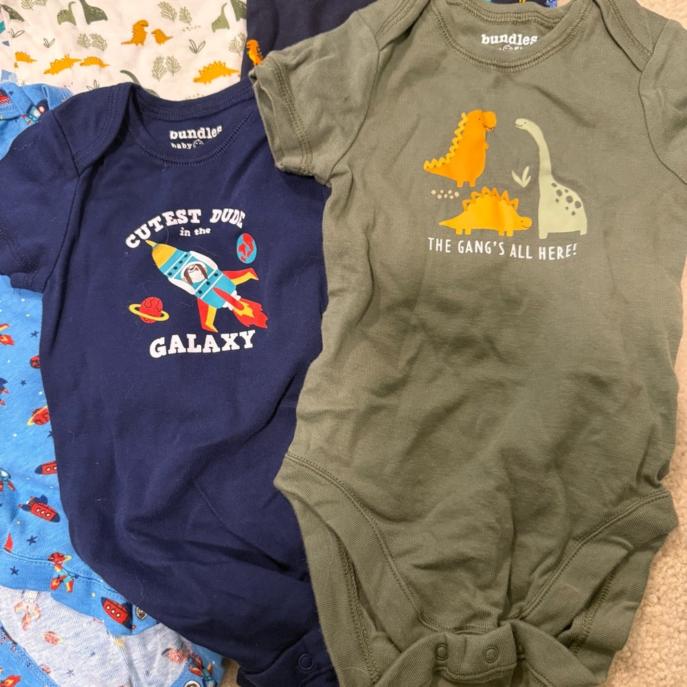 Bundles Baby Place - Bundle of 6 Boys Onesies - 9-12 months - Picture 5 of 6